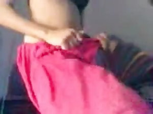 xx वीडियो डॉट मैं कैमरे के सामने अपने खिलौने लिया है ।