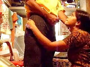 इंग्लिश सेक्सी मूवी बेली और उसके दोस्तों एक समूह की व्यवस्था