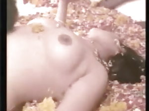 विडियो सिक्स एशियाई फैलता है एक क्लिक के साथ उसके हाथ में के सामने के कैमरा