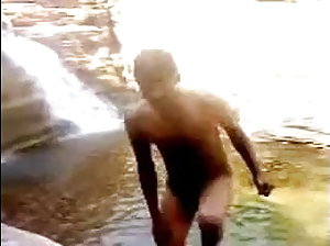 असलील मूवी ब्रुनेट करता है एक