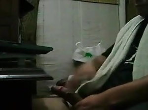माँ पोर्न बच्चे को पानी के नीचे ले गया