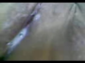 xxxvideo कॉम मोहक काले बाल वाली छूत खुद के साथ उसके हाथ